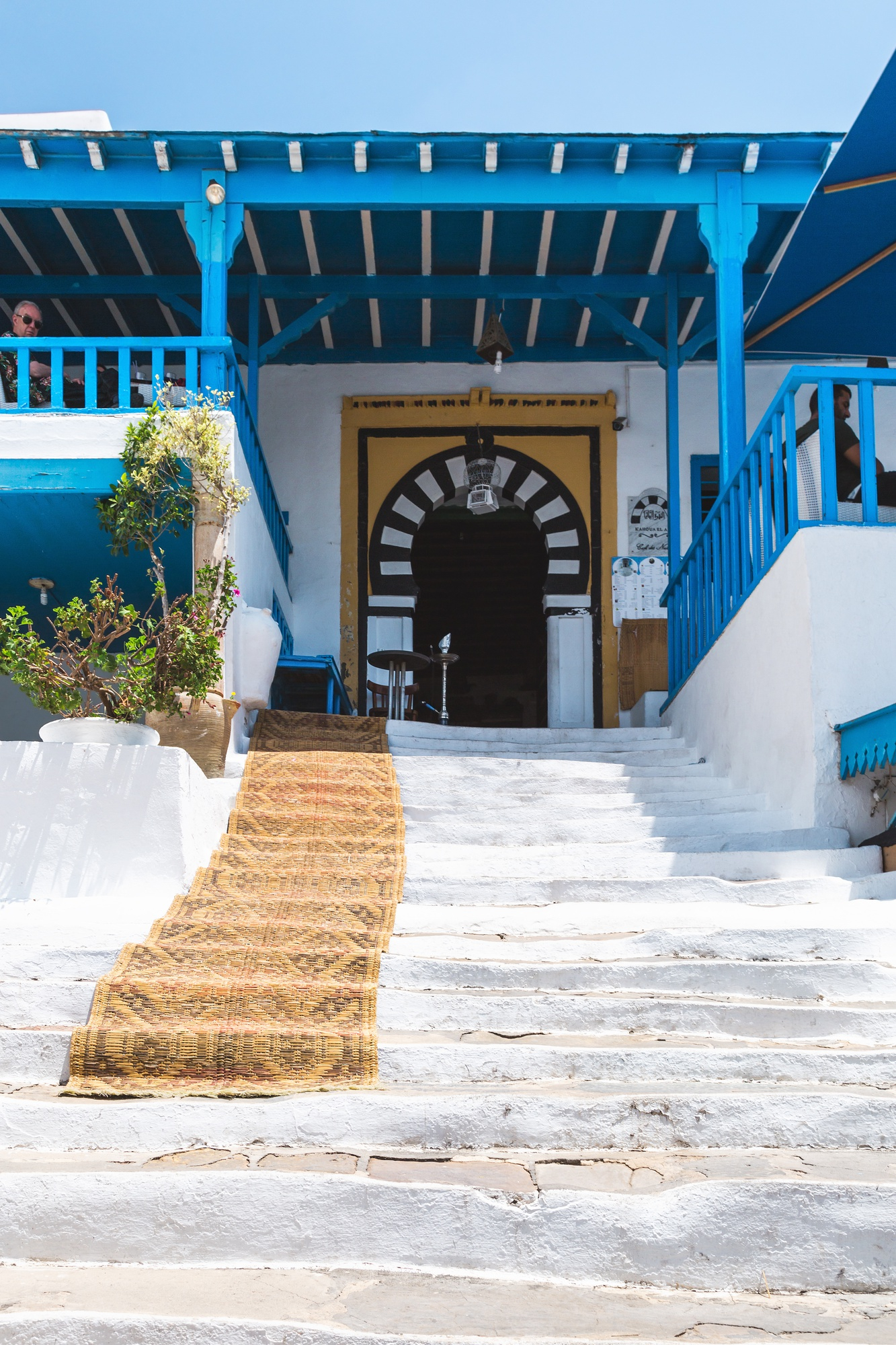 sidi-bou-said-tunisia-white-and-blue-architecture-traditional-street-cafe